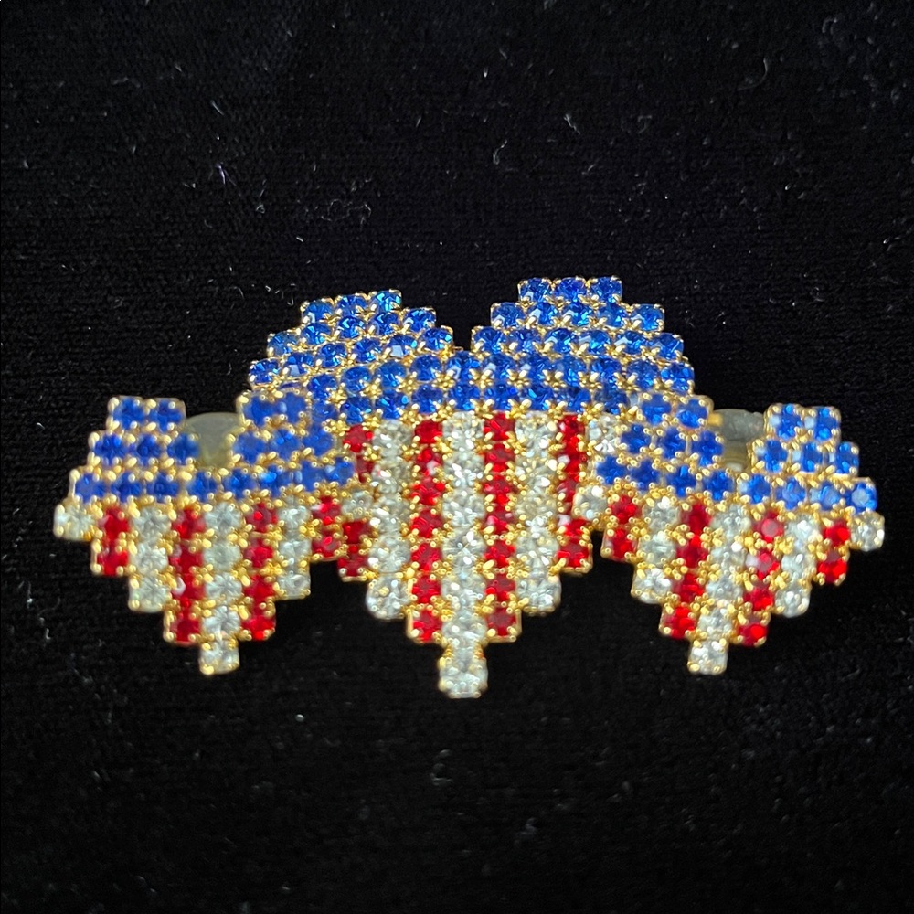 Rhinestone Heart USA Flag Brooch or hat pin and USA Flag Earringe - Picture 4 of 7